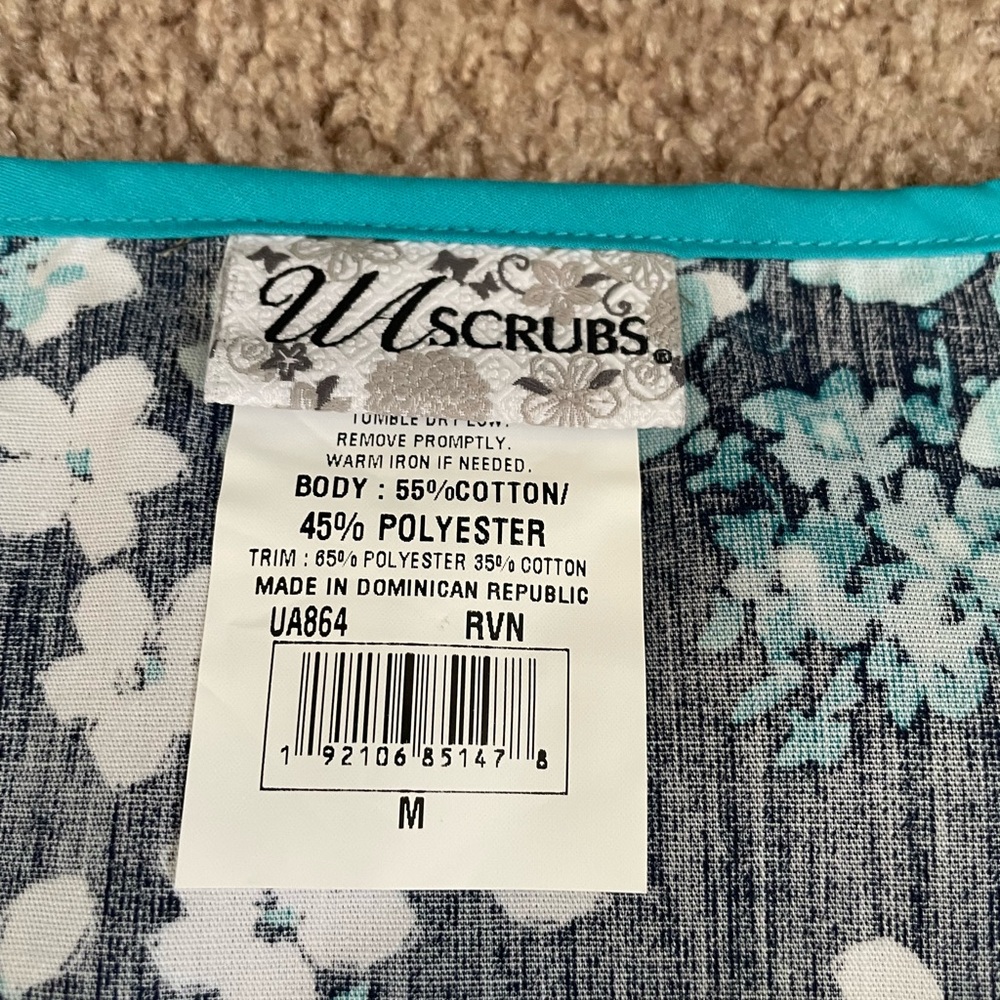 Cute Scrub Top - Picture 2 of 2